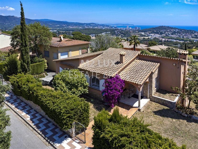 Вилла в Сан-Фелиу-де-Гишольс 250 м2 №VL171212CCC4  - Продажа - 5 large