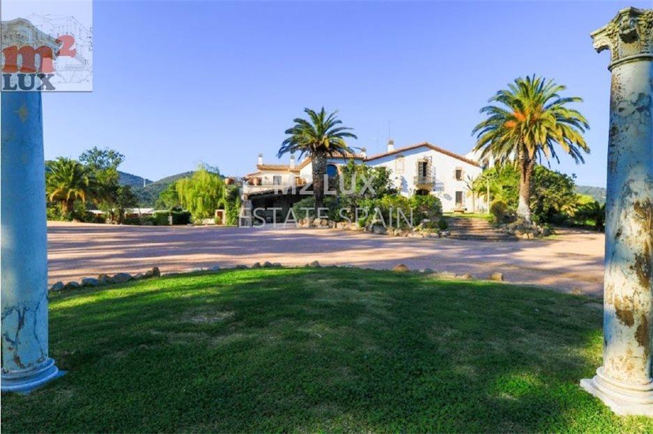 Вилла в Плайя-де-Аро 2500 м2 №CBRV17828  - Продажа - 1 large