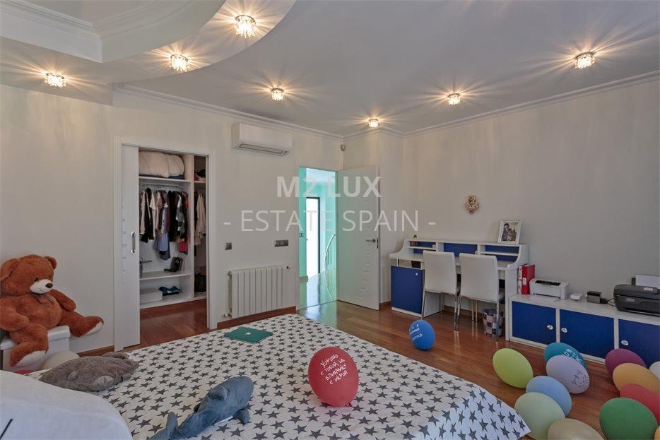 Вилла в Сан-Фелиу-де-Гишольс 523 м2 №VL211013D3B2  - Продажа - 24 large