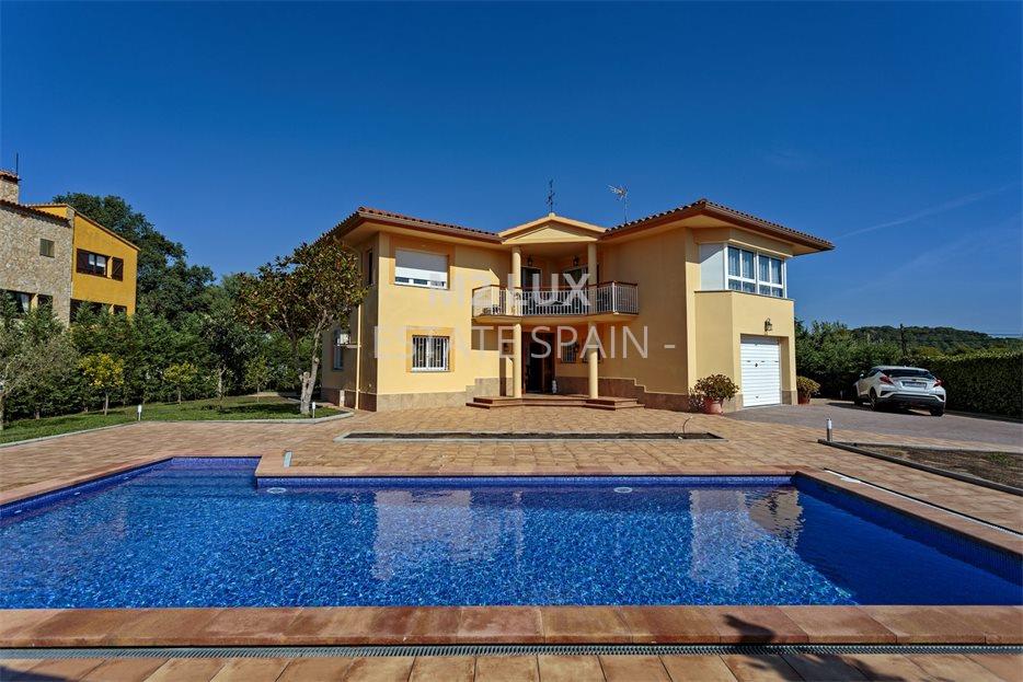 Вилла в Сан-Антони-де-Калонже 273 м2 №VL19929600A2  - Продажа - 1 large