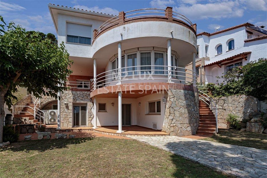 Вилла в Кастель-Пладжа-де-Аро 327 м2 №VL256133EE31  - Продажа - 47 large