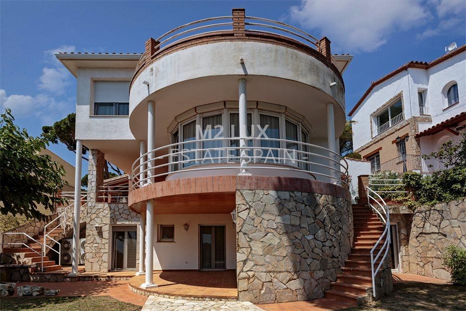 Вилла в Кастель-Пладжа-де-Аро 327 м2 №VL256133EE31  - Продажа - 48 large