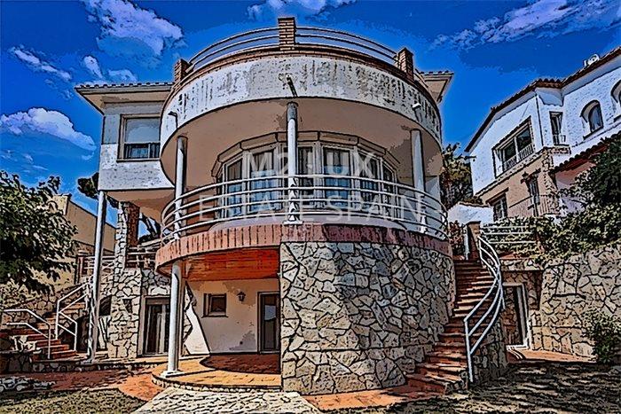 Вилла в Кастель-Пладжа-де-Аро 327 м2 №VL256133EE31  - Продажа - 1 preview