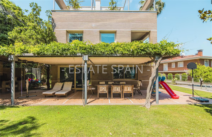 Усадьба в Барселоне 686 м2 №VL2586FFE97  - Продажа - 2 preview