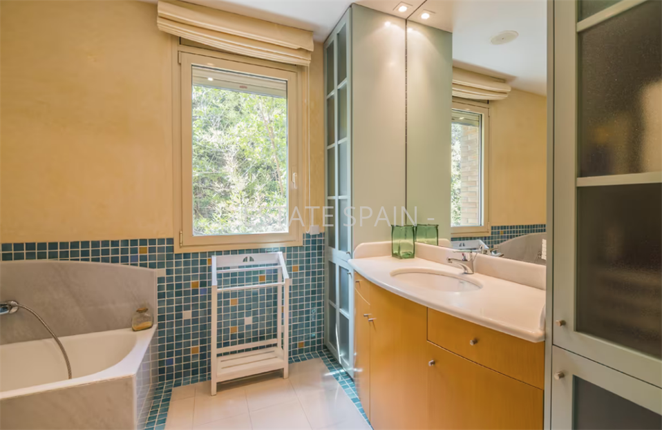 Усадьба в Барселоне 686 м2 №VL2586FFE97  - Продажа - 25 large