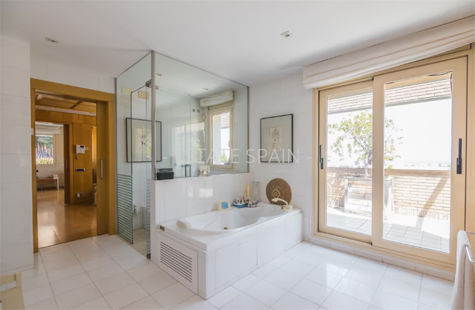 Усадьба в Барселоне 686 м2 №VL2586FFE97  - Продажа - 21 large