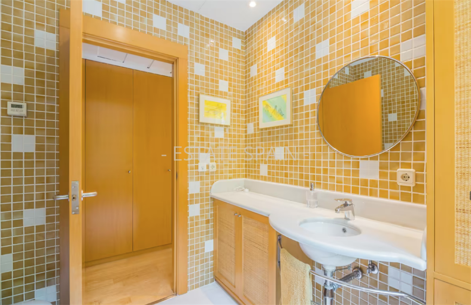 Усадьба в Барселоне 686 м2 №VL2586FFE97  - Продажа - 24 large