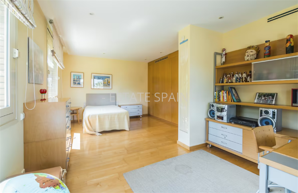 Усадьба в Барселоне 686 м2 №VL2586FFE97  - Продажа - 29 large