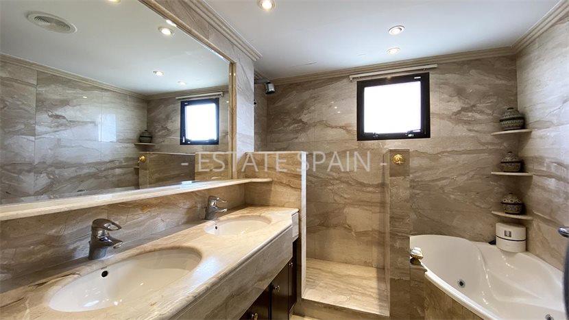 Апартаменты в Бенидорме 200 м2 №ART22113A672E  - Продажа - 26 preview