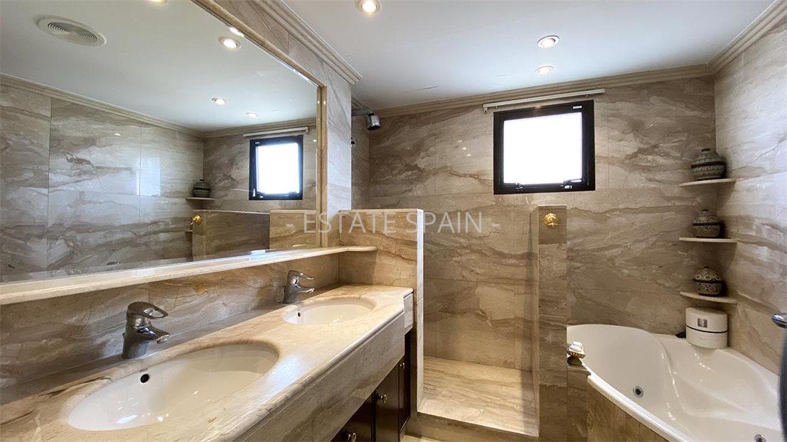 Апартаменты в Бенидорме 200 м2 №ART22113A672E  - Продажа - 26 large