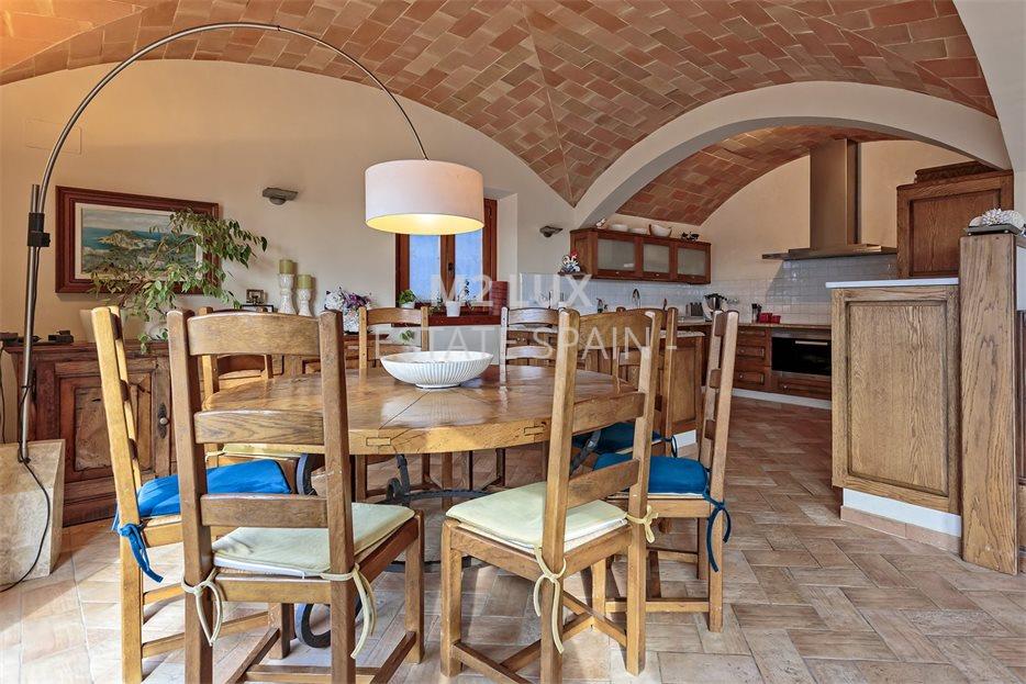 Вилла в Сан-Фелиу-де-Гишольс 515 м2 №VL24125DE69D  - Продажа - 24 large