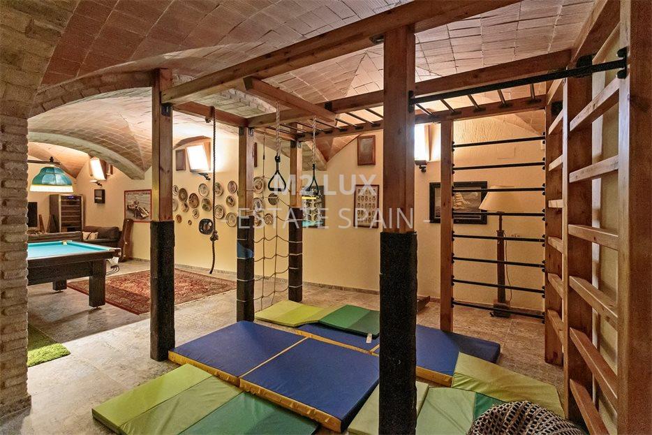 Вилла в Сан-Фелиу-де-Гишольс 515 м2 №VL24125DE69D  - Продажа - 50 large