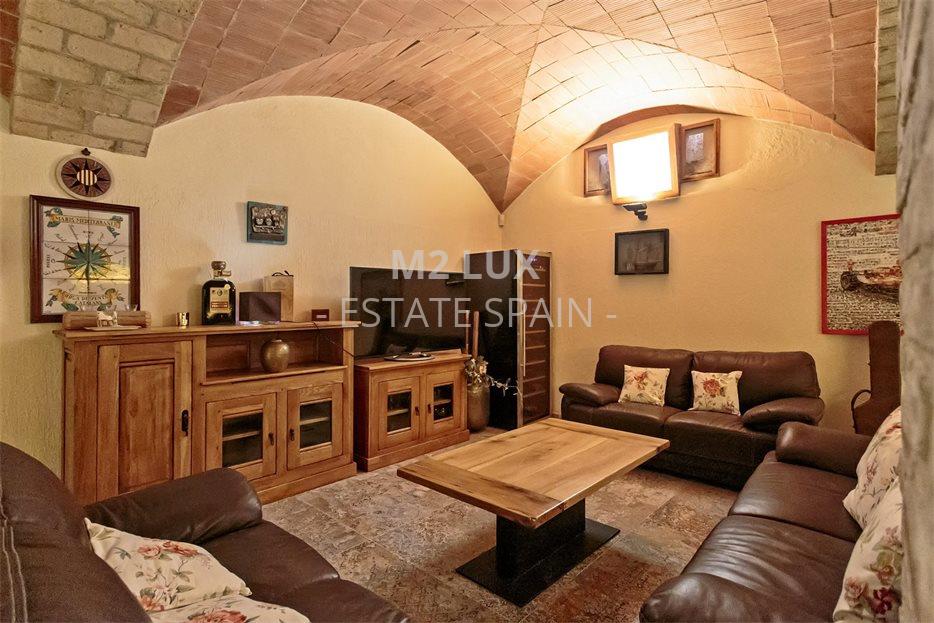 Вилла в Сан-Фелиу-де-Гишольс 515 м2 №VL24125DE69D  - Продажа - 48 large