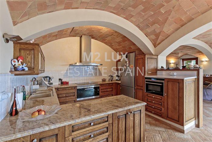 Вилла в Сан-Фелиу-де-Гишольс 515 м2 №VL24125DE69D  - Продажа - 25 preview