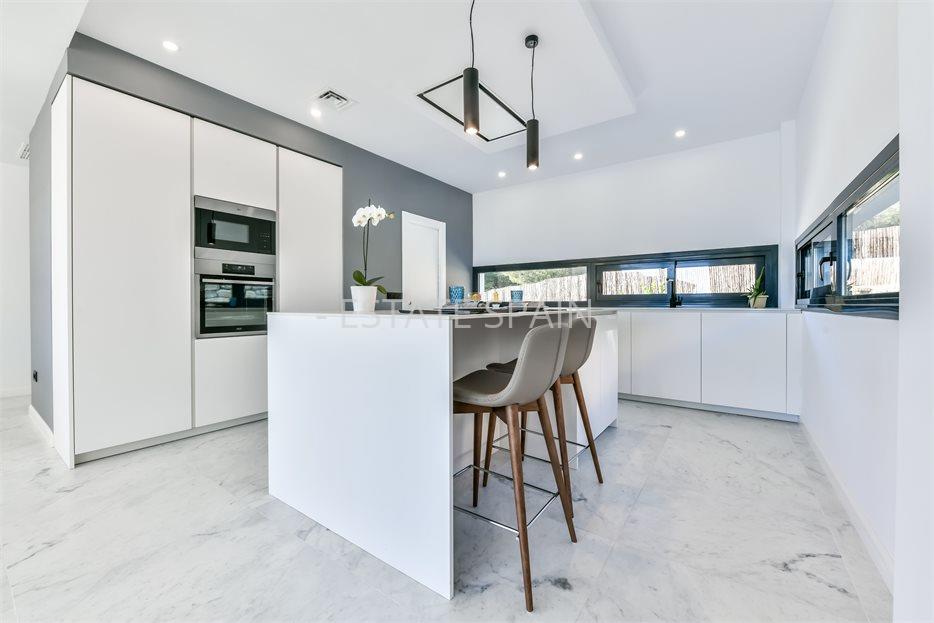 Вилла в Урбанизации Сьерра-Кортина 300 м2 №VL203353631  - Продажа - 25 large