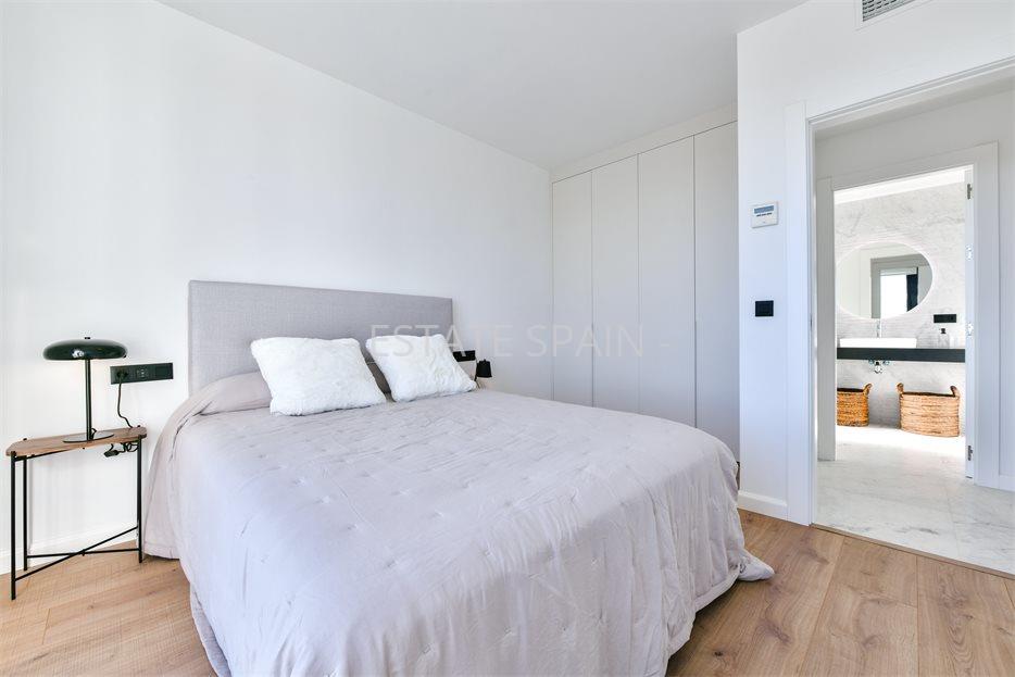 Вилла в Урбанизации Сьерра-Кортина 300 м2 №VL203353631  - Продажа - 36 large