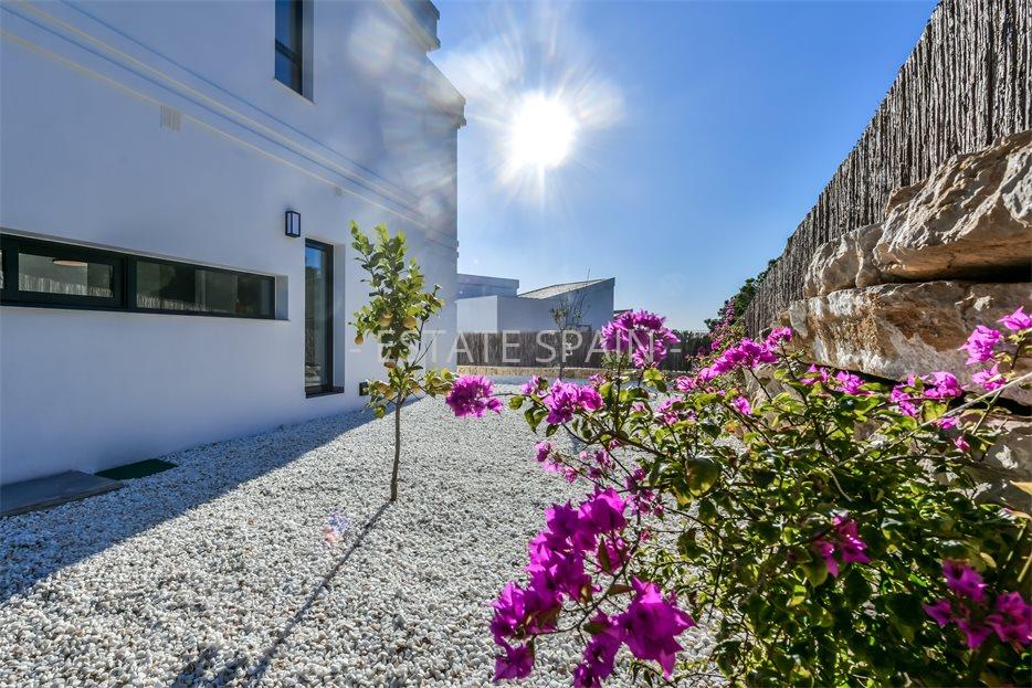 Вилла в Урбанизации Сьерра-Кортина 300 м2 №VL203353631  - Продажа - 9 large