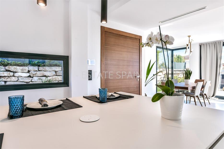 Вилла в Урбанизации Сьерра-Кортина 300 м2 №VL203353631  - Продажа - 17 large