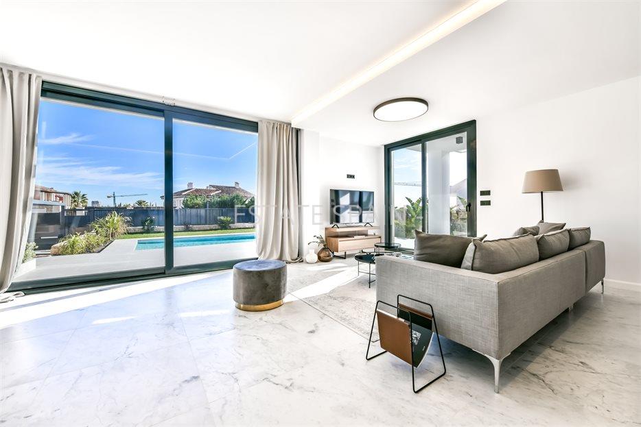 Вилла в Урбанизации Сьерра-Кортина 300 м2 №VL203353631  - Продажа - 24 large