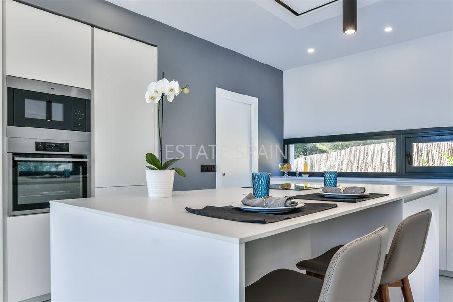 Вилла в Урбанизации Сьерра-Кортина 300 м2 №VL203353631  - Продажа - 19 large