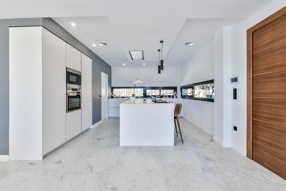 Вилла в Урбанизации Сьерра-Кортина 300 м2 №VL203353631  - Продажа - 39 large