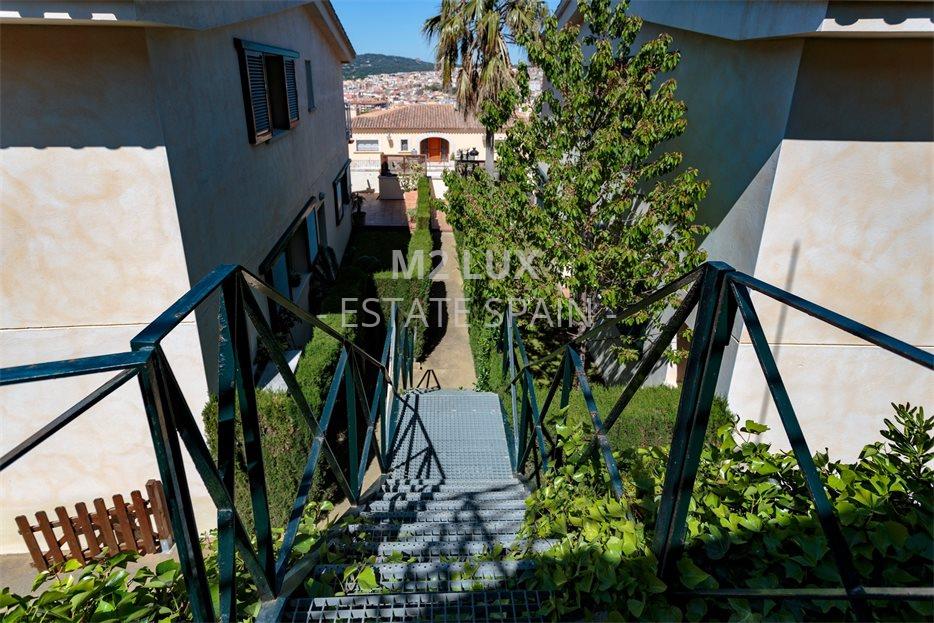 Таунхаус в Сан-Фелиу-де-Гишольс 199 м2 №BL2011125358  - Продажа - 44 large