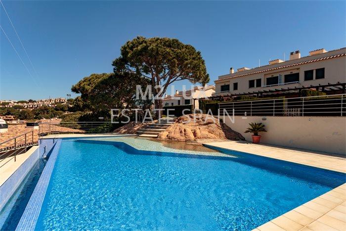 Таунхаус в Сан-Фелиу-де-Гишольс 199 м2 №BL2011125358  - Продажа - 1 preview