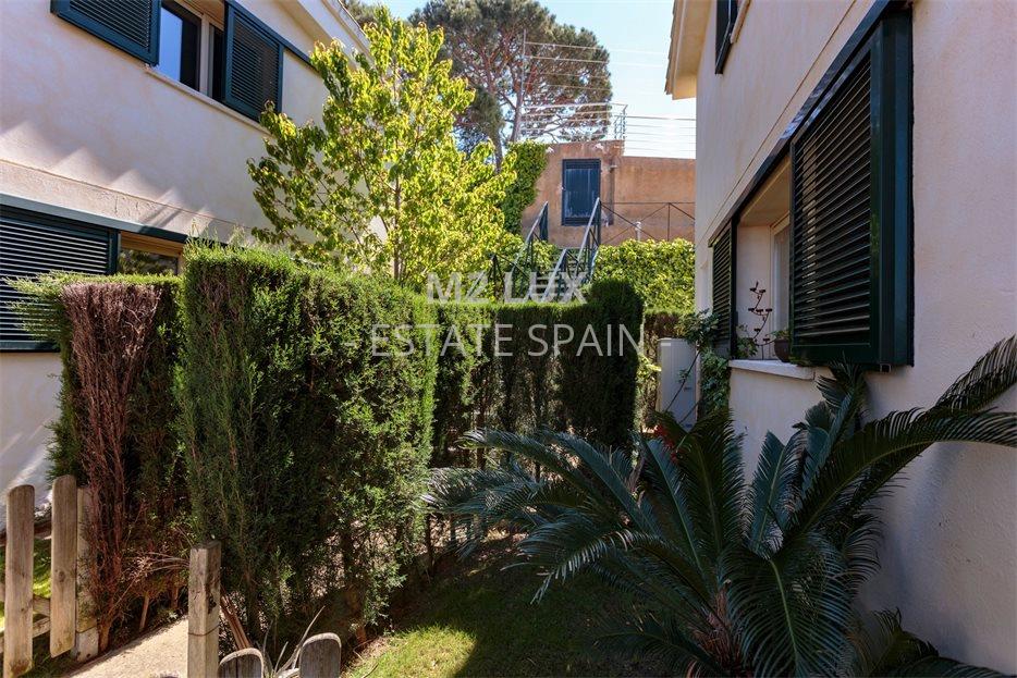 Таунхаус в Сан-Фелиу-де-Гишольс 199 м2 №BL2011125358  - Продажа - 35 large