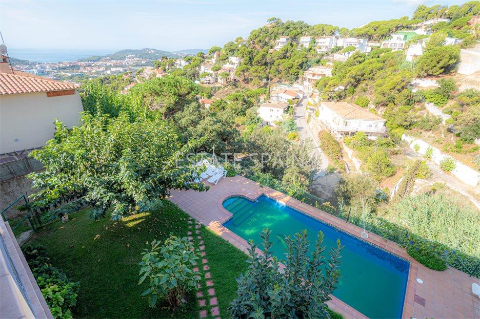 Особняк в Ллорет-де-Маре 447 м2 №VL23415A008E  - Продажа - 1 large