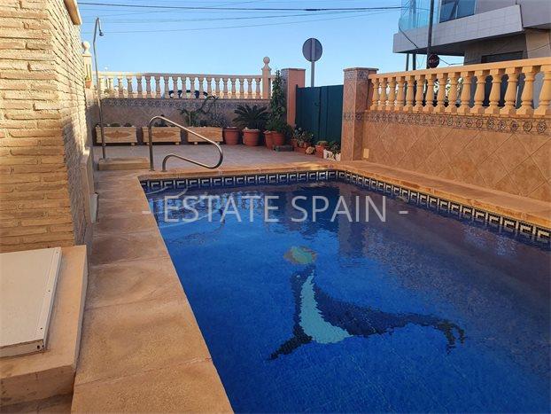 Таунхаус в Торревьехе 153 м2 №BL22321D1FB2  - Продажа - 2 preview