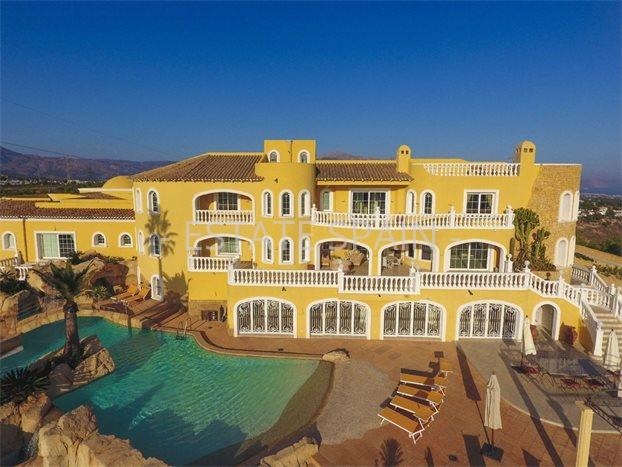 Вилла в Ла-Нусии 1647 м2 №VL199204854C  - Продажа - 1 preview