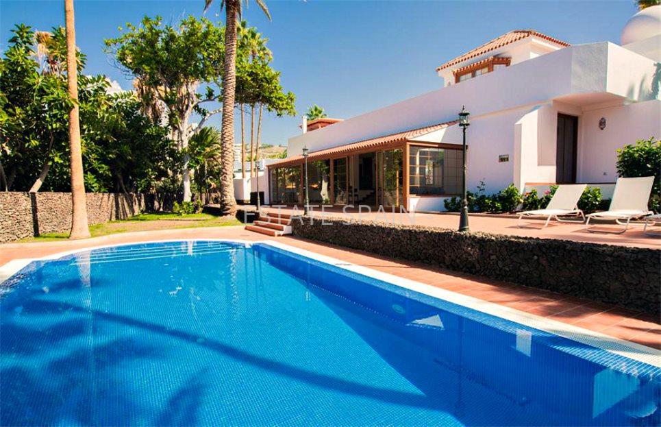 Вилла в Плайя-де-Лас-Америкас 430 м2 №VL201271A042  - Продажа - 1 large