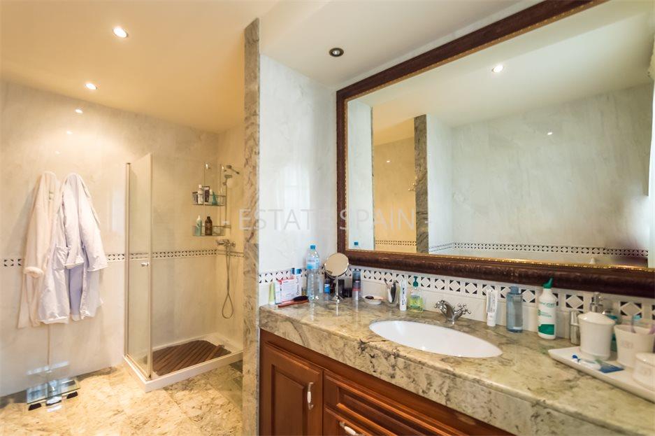 Особняк в Ллорет-де-Маре 402 м2 №VL23620F2F3E  - Продажа - 30 large