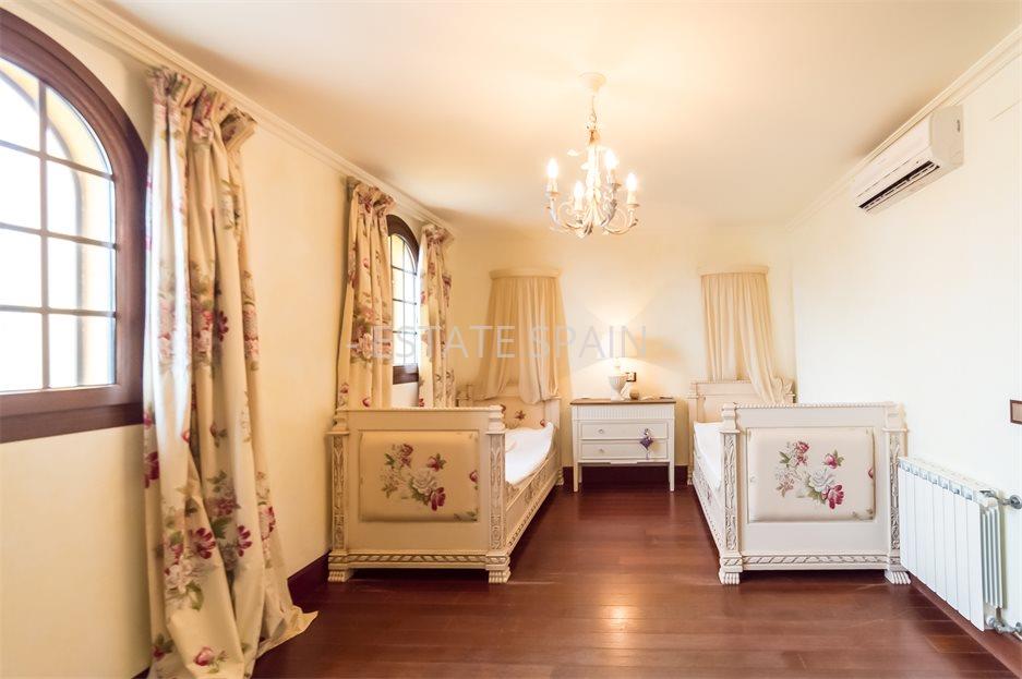 Особняк в Ллорет-де-Маре 402 м2 №VL23620F2F3E  - Продажа - 23 large