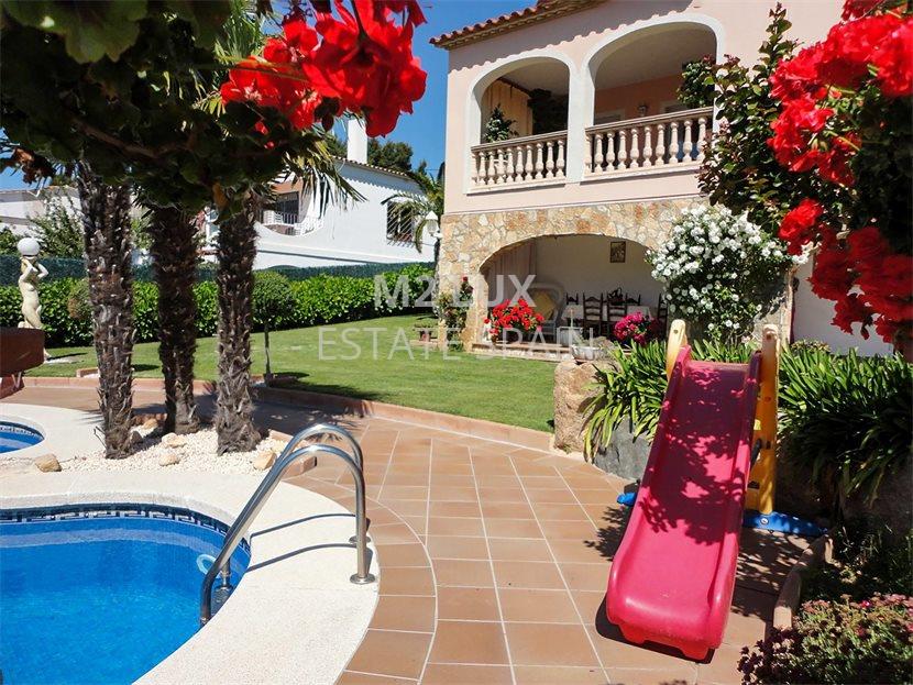 Вилла в Сан-Фелиу-де-Гишольс 313 м2 №VL21226F75AE  - Продажа - 48 large