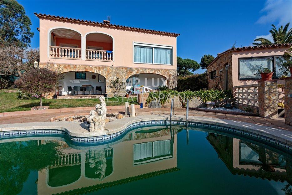 Вилла в Сан-Фелиу-де-Гишольс 313 м2 №VL21226F75AE  - Продажа - 38 large