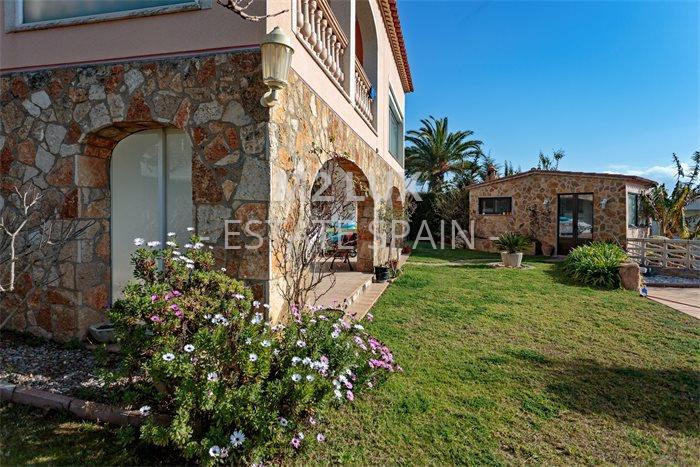 Вилла в Сан-Фелиу-де-Гишольс 313 м2 №VL21226F75AE  - Продажа - 37 preview