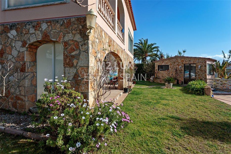 Вилла в Сан-Фелиу-де-Гишольс 313 м2 №VL21226F75AE  - Продажа - 37 large