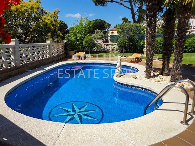 Вилла в Сан-Фелиу-де-Гишольс 313 м2 №VL21226F75AE  - Продажа - 47 preview