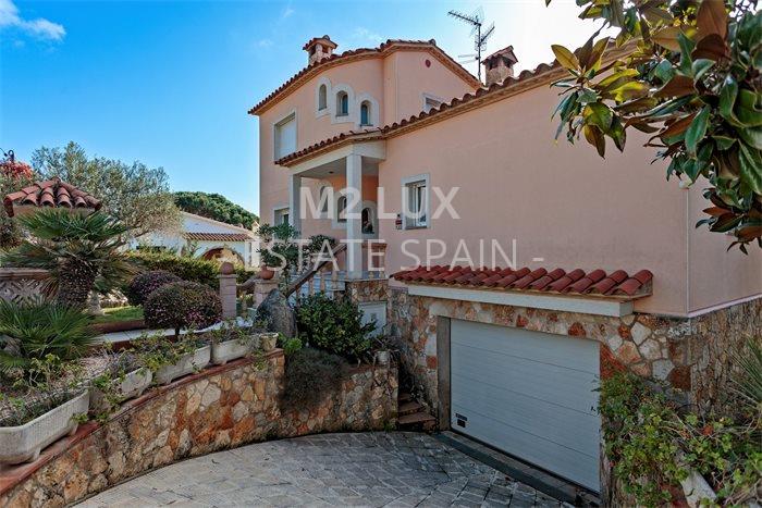 Вилла в Сан-Фелиу-де-Гишольс 313 м2 №VL21226F75AE  - Продажа - 3 preview