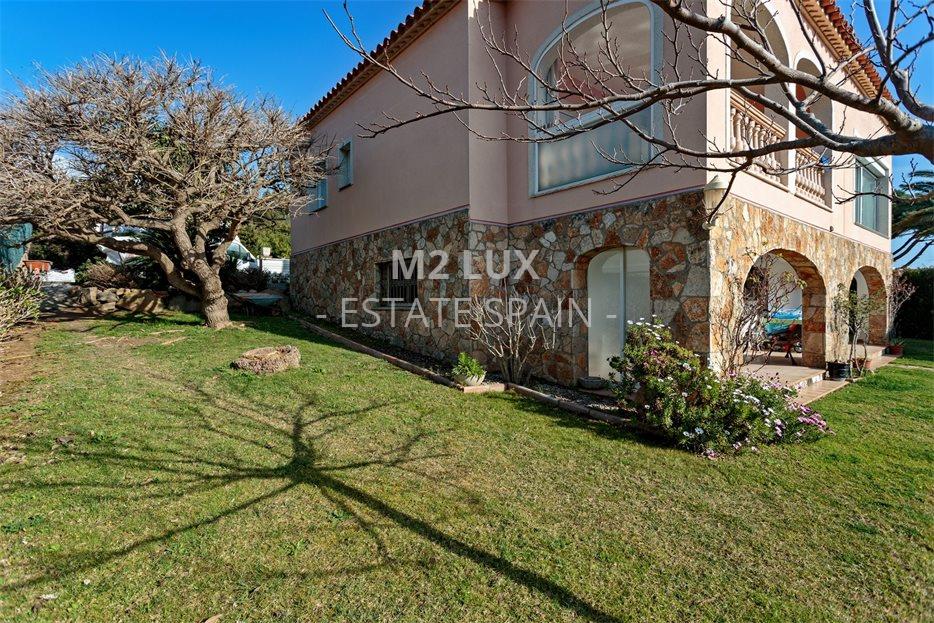 Вилла в Сан-Фелиу-де-Гишольс 313 м2 №VL21226F75AE  - Продажа - 36 large