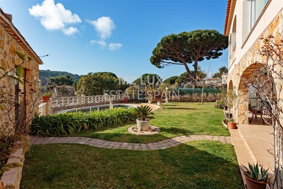 Вилла в Сан-Фелиу-де-Гишольс 313 м2 №VL21226F75AE  - Продажа - 42 large