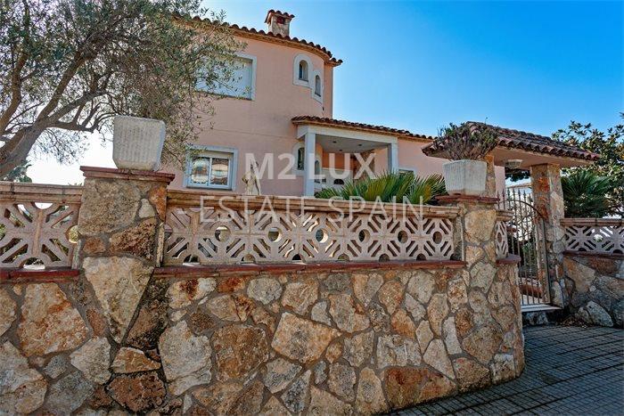 Вилла в Сан-Фелиу-де-Гишольс 313 м2 №VL21226F75AE  - Продажа - 2 preview