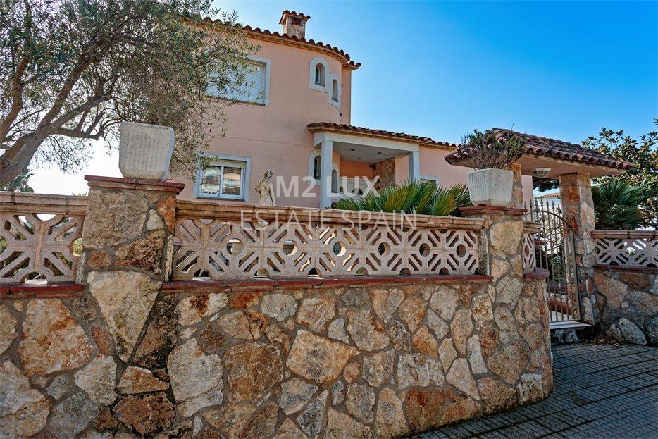 Вилла в Сан-Фелиу-де-Гишольс 313 м2 №VL21226F75AE  - Продажа - 2 large