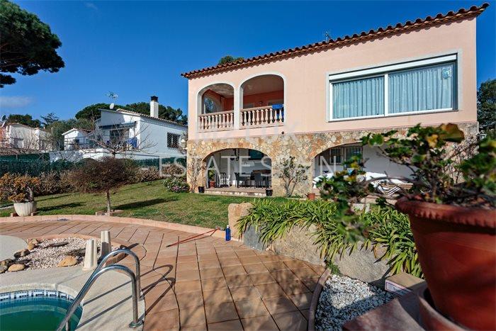 Вилла в Сан-Фелиу-де-Гишольс 313 м2 №VL21226F75AE  - Продажа - 40 preview