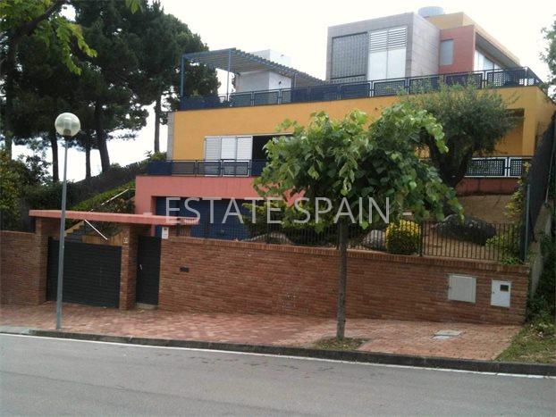 Дом в Сан-Поль-де-Мар 330 м2 №VL19221D3868  - Продажа - 1 preview