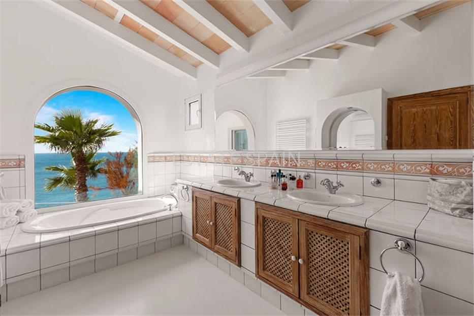 Вилла в Андрайч 464 м2 №VL23116C60D8  - Продажа - 32 large