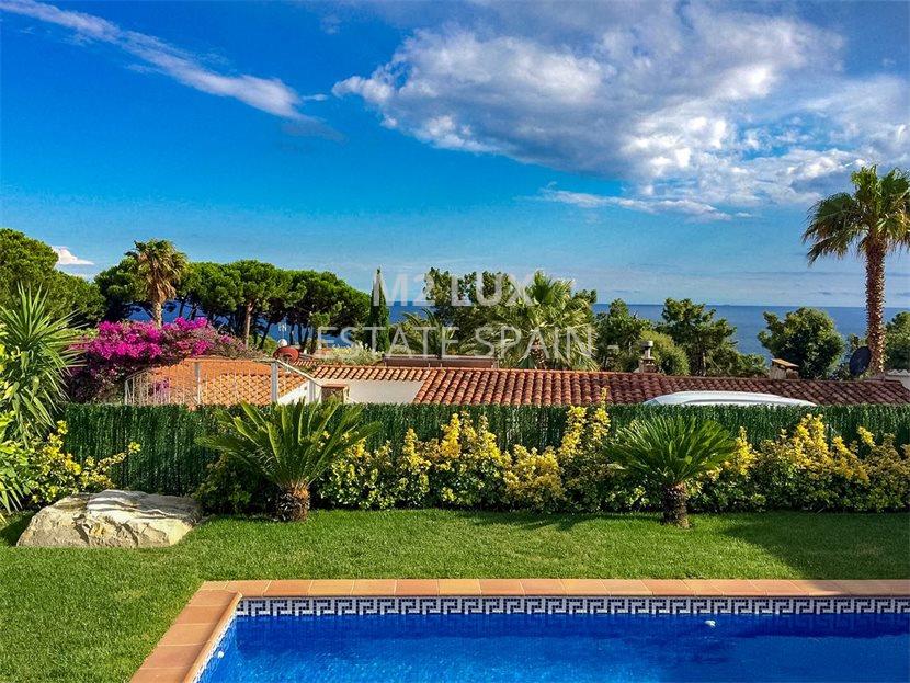 Дом в Ллорет-де-Маре 224 м2 №VL19410FBE67  - Продажа - 1 large