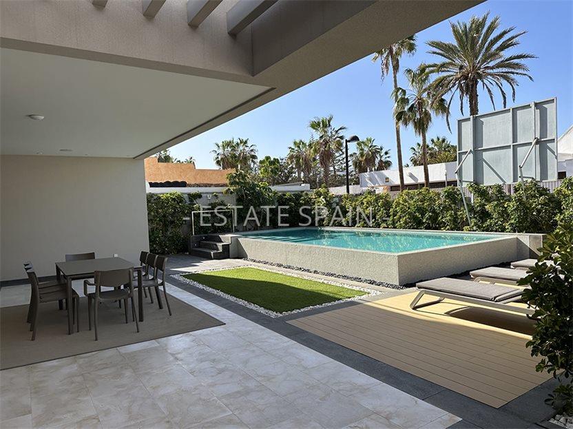 Вилла в Плайя-де-Лас-Америкас 254 м2 №VL2633E8B8F  - Продажа - 4 large