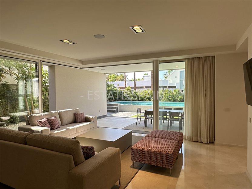 Вилла в Плайя-де-Лас-Америкас 254 м2 №VL2633E8B8F  - Продажа - 5 large